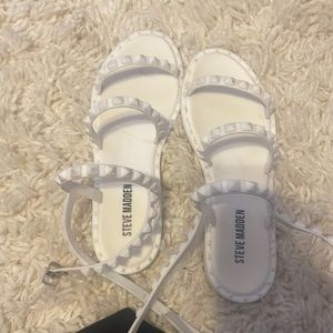 Steve Madden white sandals